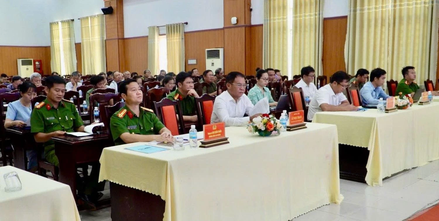 Các đại biểu tham dự hội nghị.