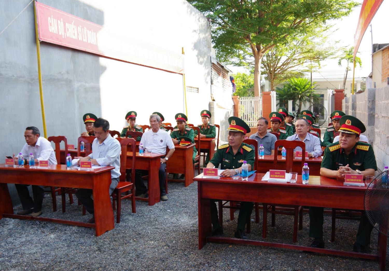 Các đại biểu tham dự lễ khởi công.