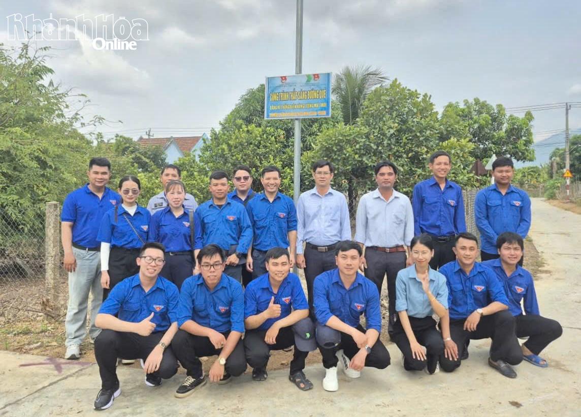 Đại diện các đơn bị gắn bảng công trình