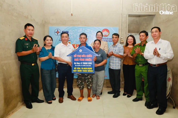 Ủy ban MTTQ Việt Nam phường Tây Nha Trang khởi công sửa chữa nhà tình nghĩa 