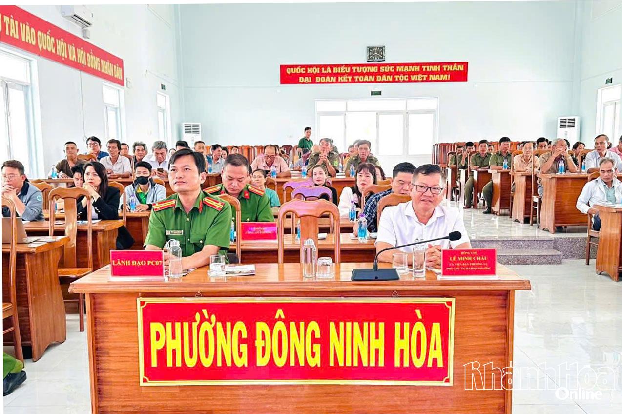 Các đại biểu tham gia hội nghị.
