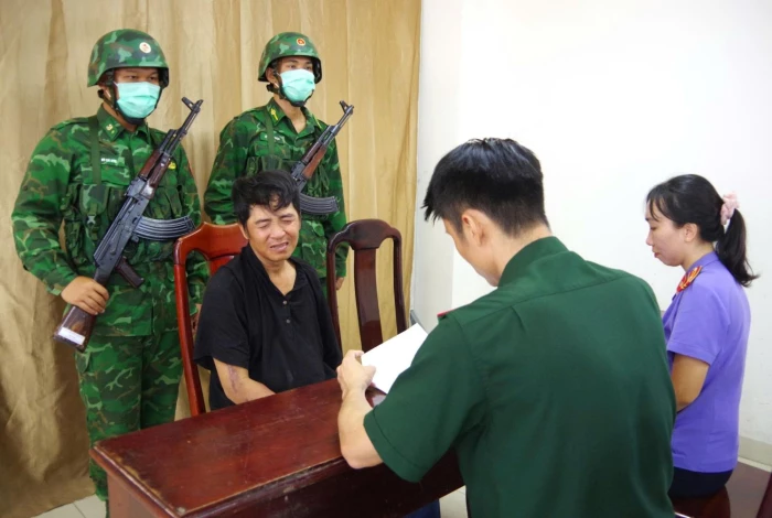 Bắt giữ 4 đối tượng mua bán, tàng trữ trái phép chất ma túy 