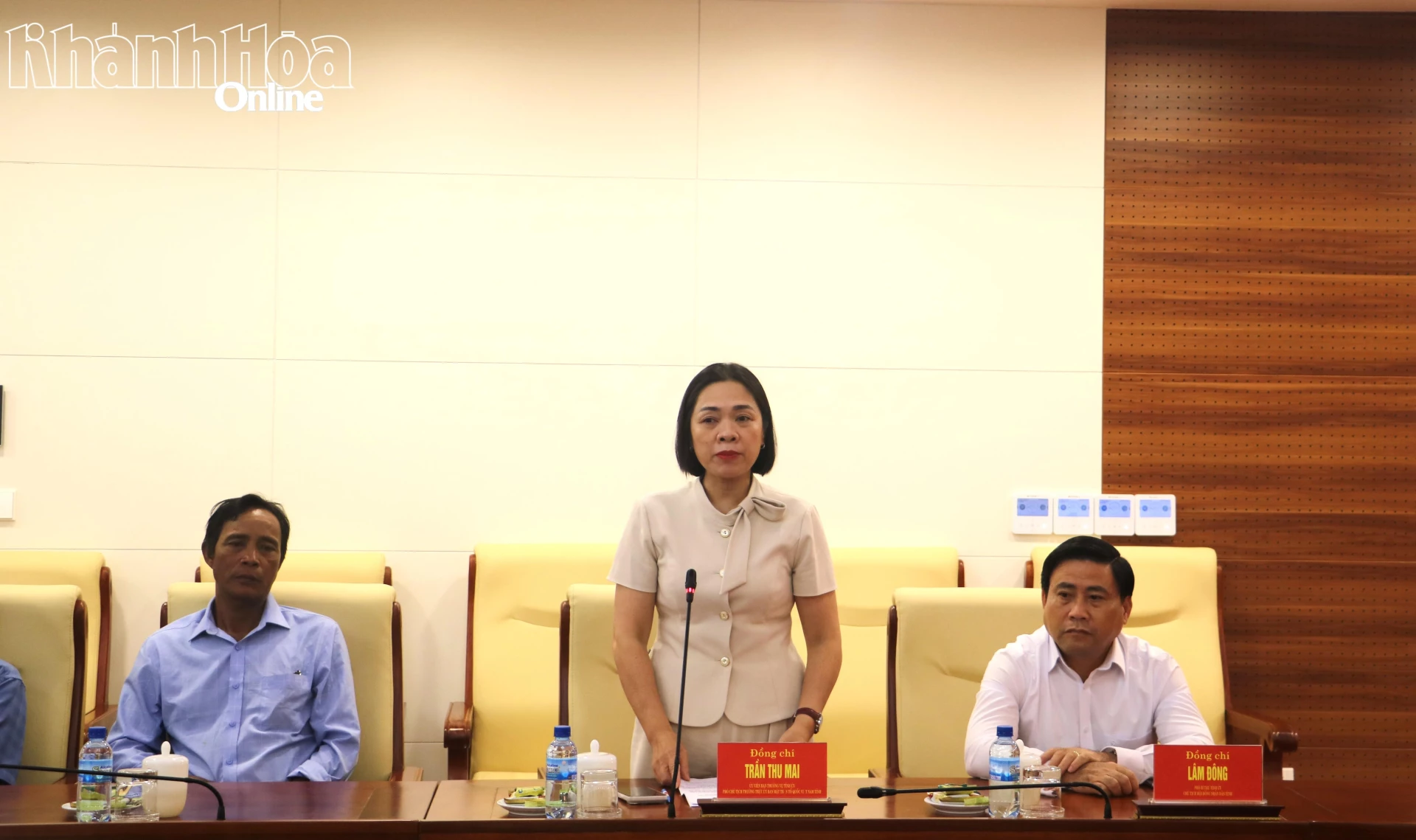 Đồng chí Trần Thu Mai báo cáo sơ bộ về hoạt động của đoàn