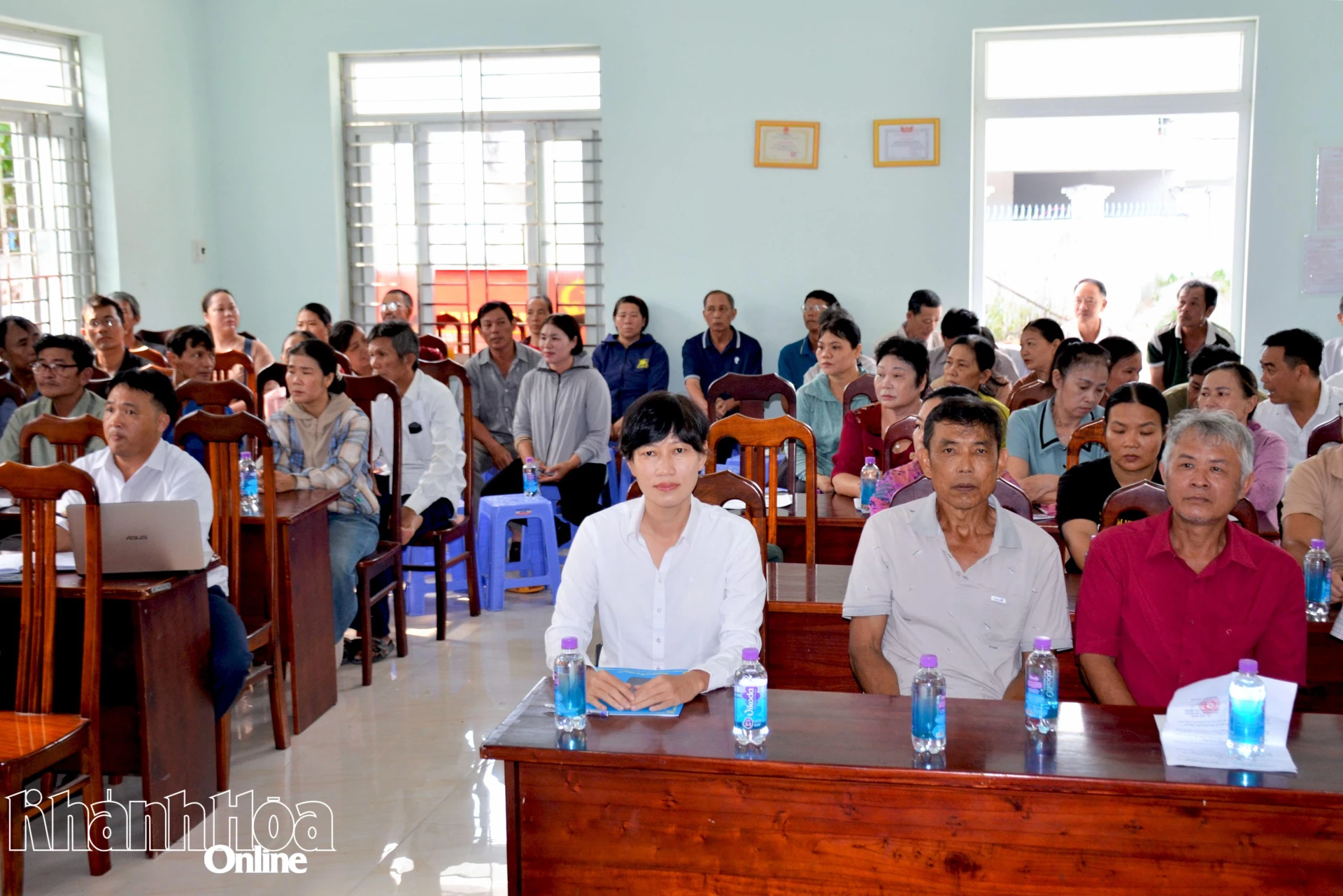 Các đại biểu tham dự hội nghị.