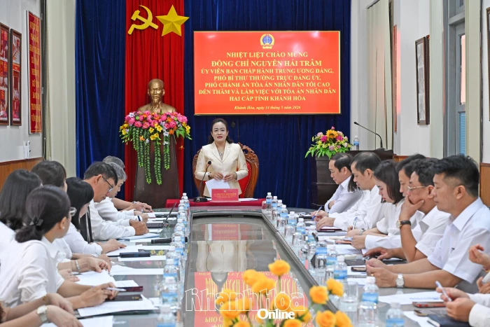 Đoàn công tác của Tòa án nhân dân tối cao làm việc với Tòa án nhân dân hai cấp tỉnh Khánh Hòa