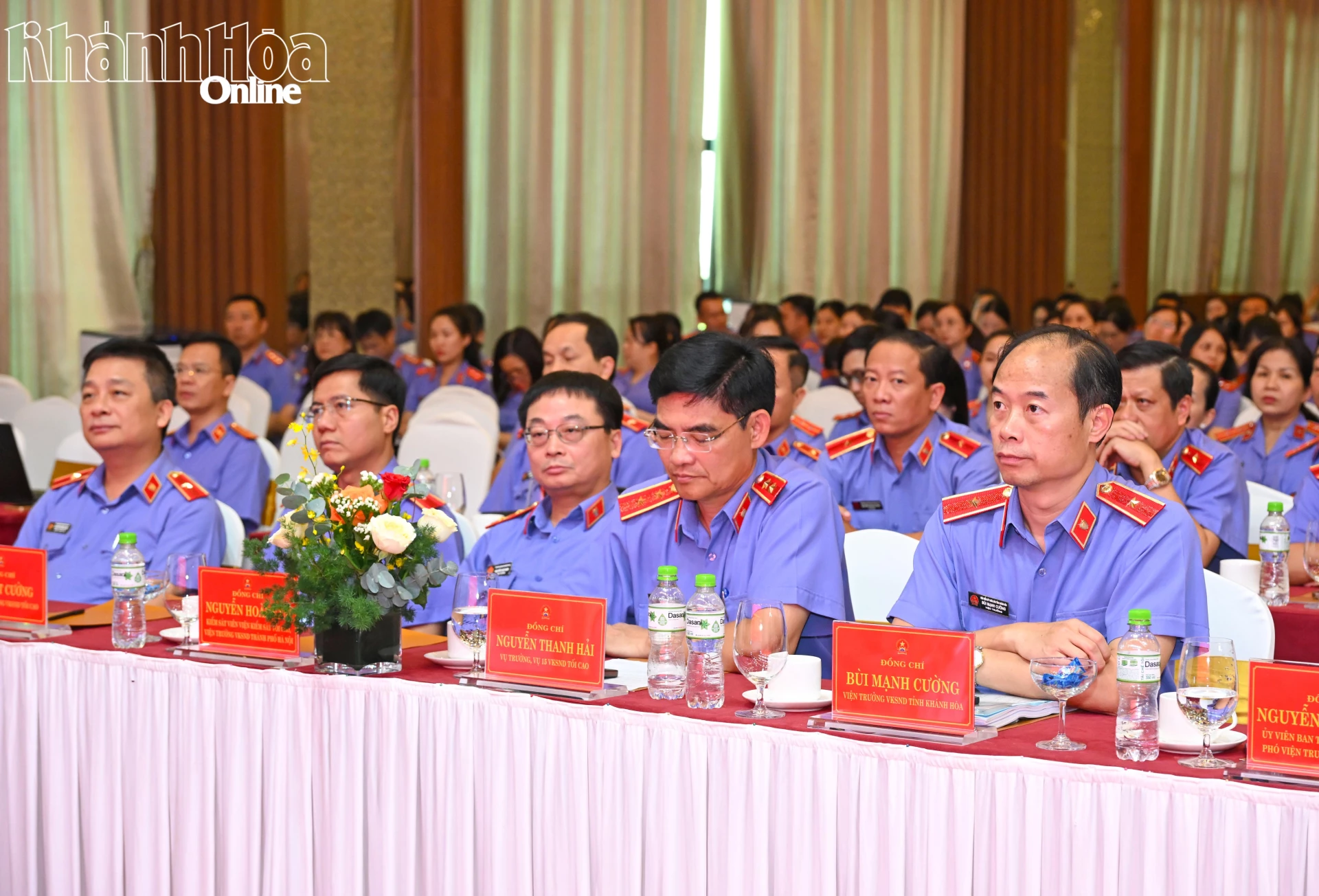 Các đại biểu tham dự hội nghị.