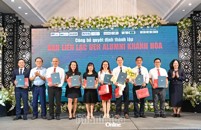 Thành lập Ban liên lạc cựu sinh viên, học viên Đại học Kinh tế TP. Hồ Chí Minh tại Khánh Hòa