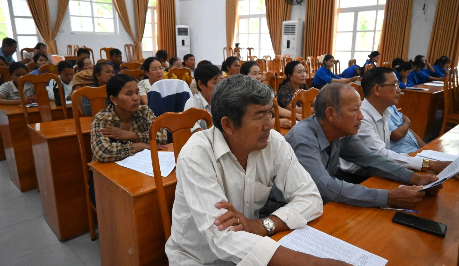 Các đại biểu tham dự buổi tư vấn.