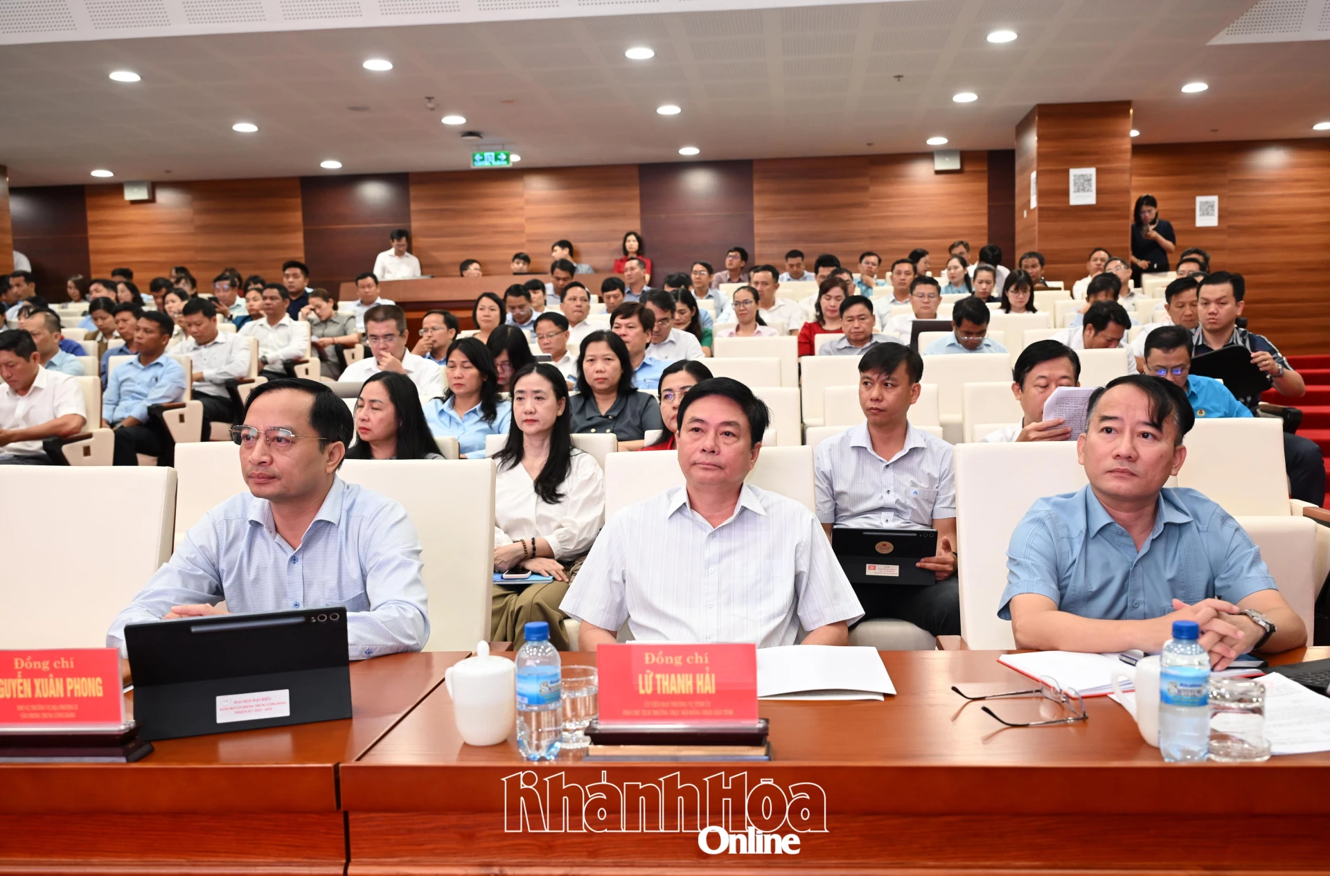 Các đại biểu tham dự hội nghị.