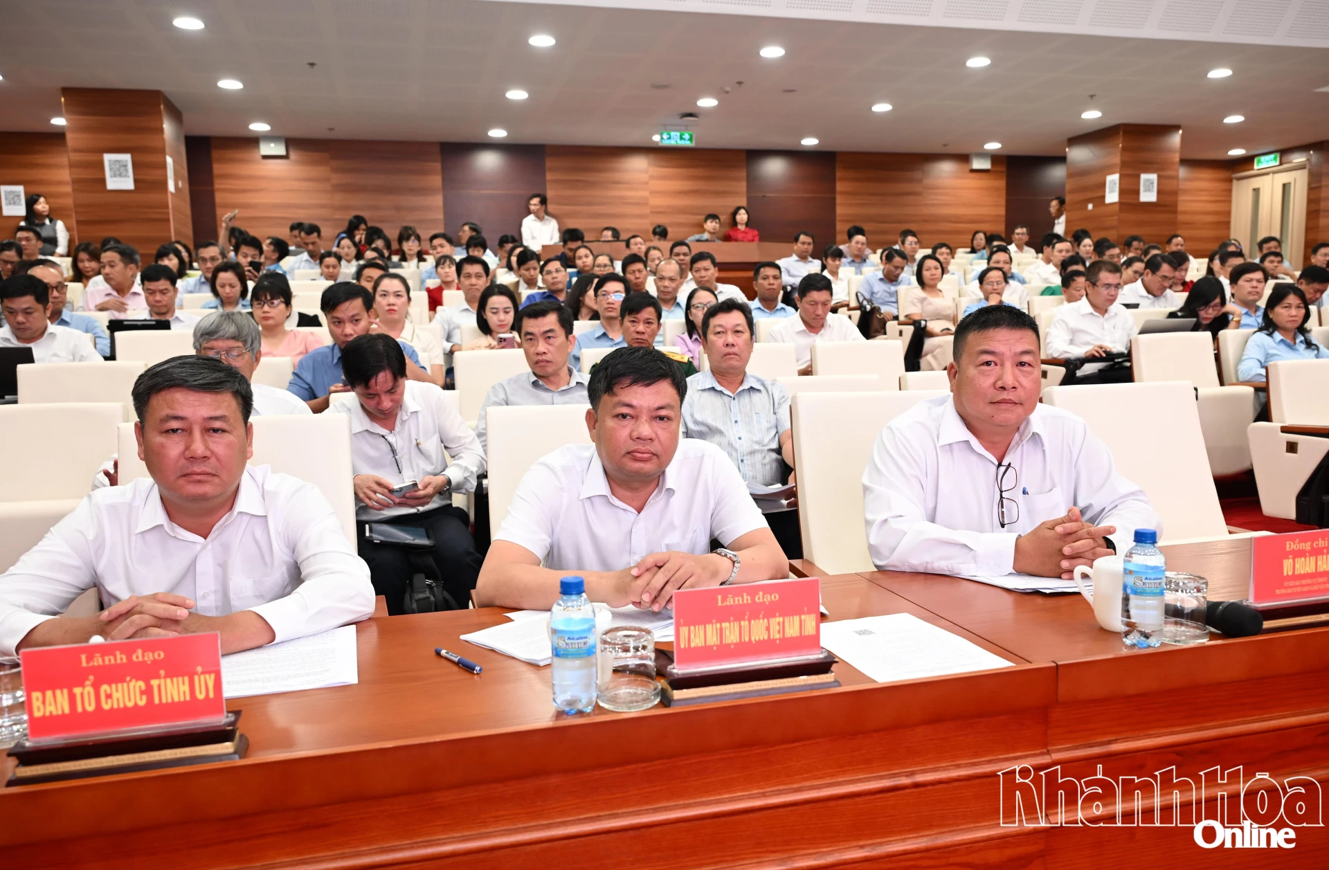Các đại biểu tham dự hội nghị.