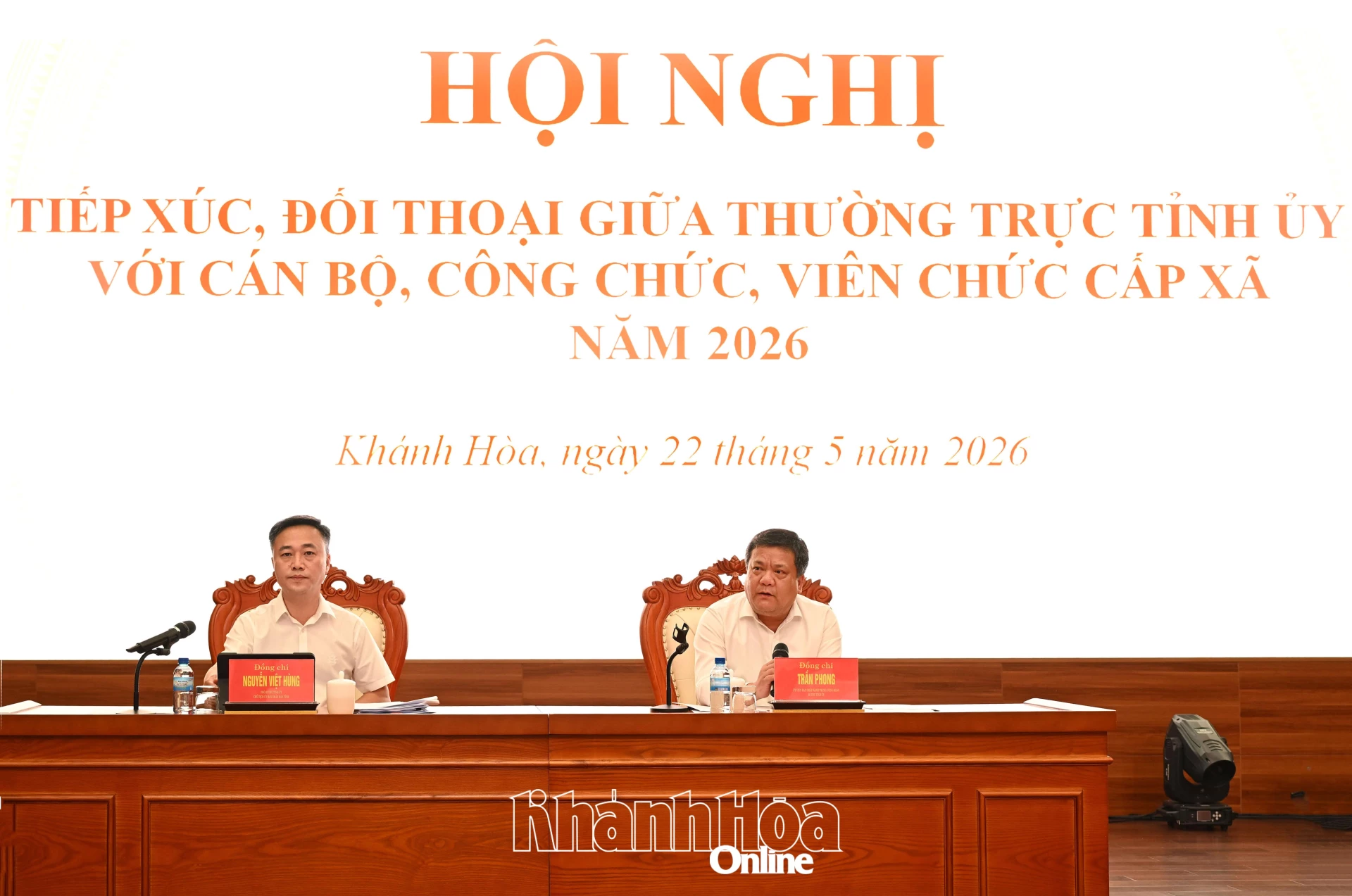 Các đồng chí Thường trực Tỉnh ủy chủ trì hội nghị.
