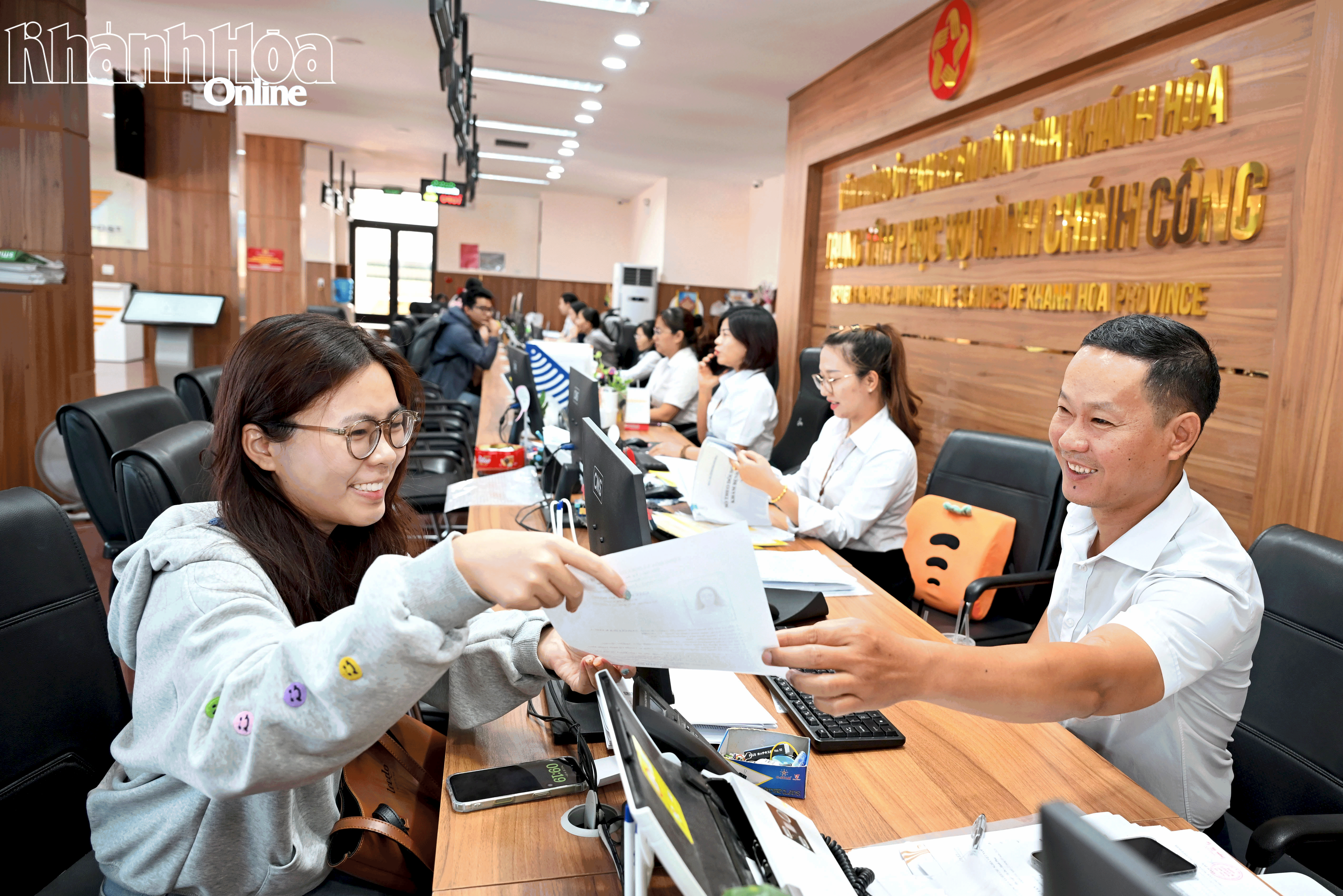Giao dịch tại Trung tâm Phục vụ hành chính công tỉnh (cơ sở 1).