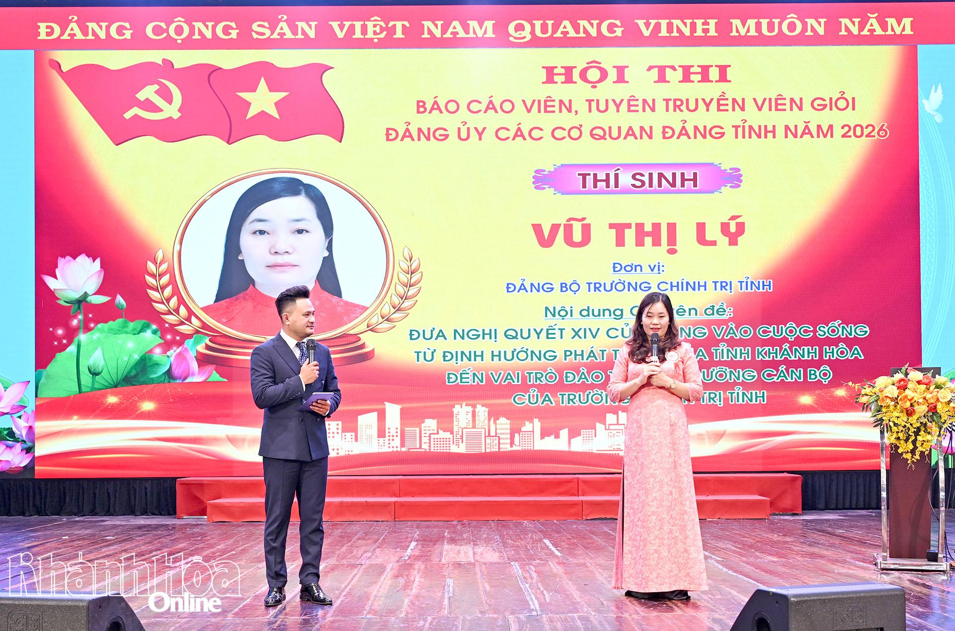 Một thí sinh thể hiện phần thi.