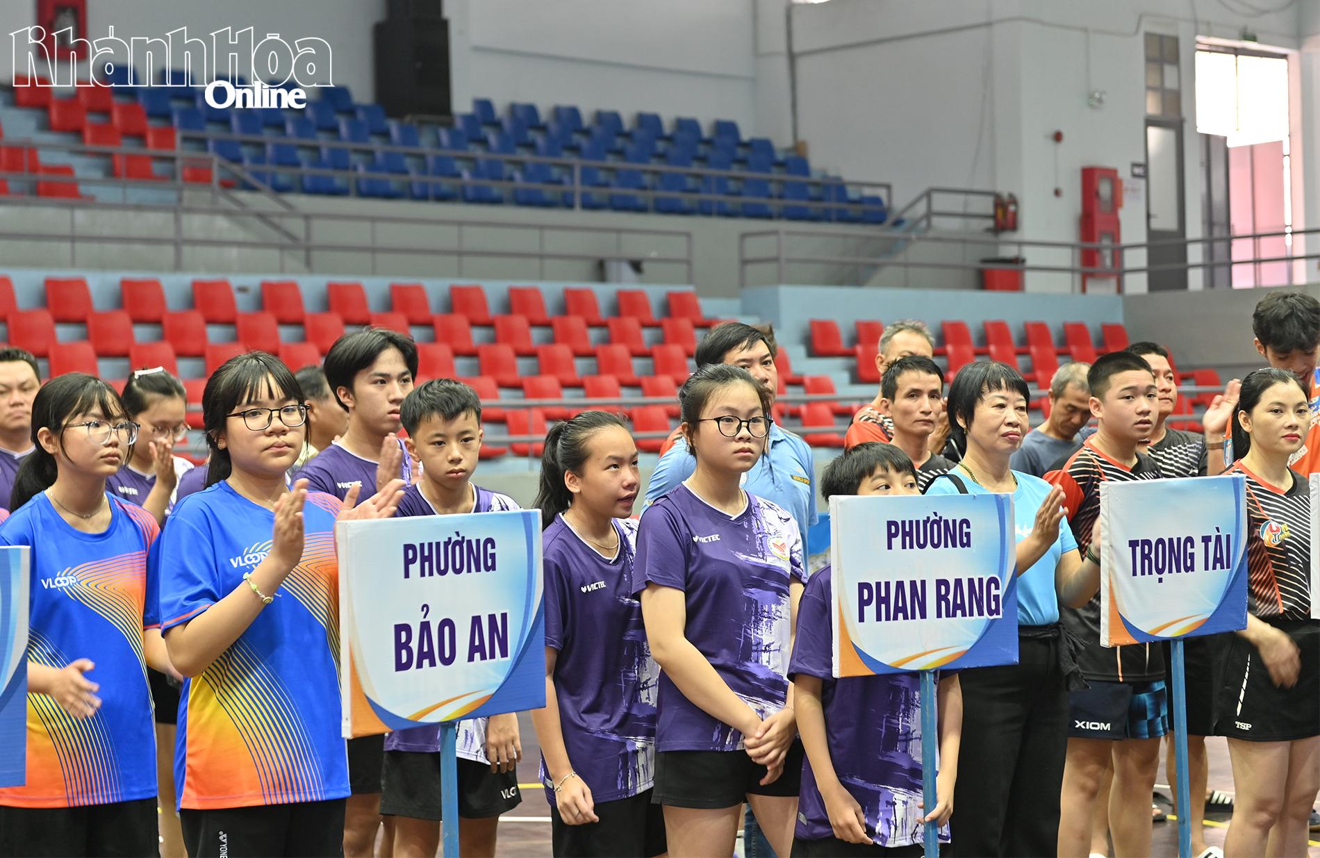 Các đội bóng tham gia giải đấu.
