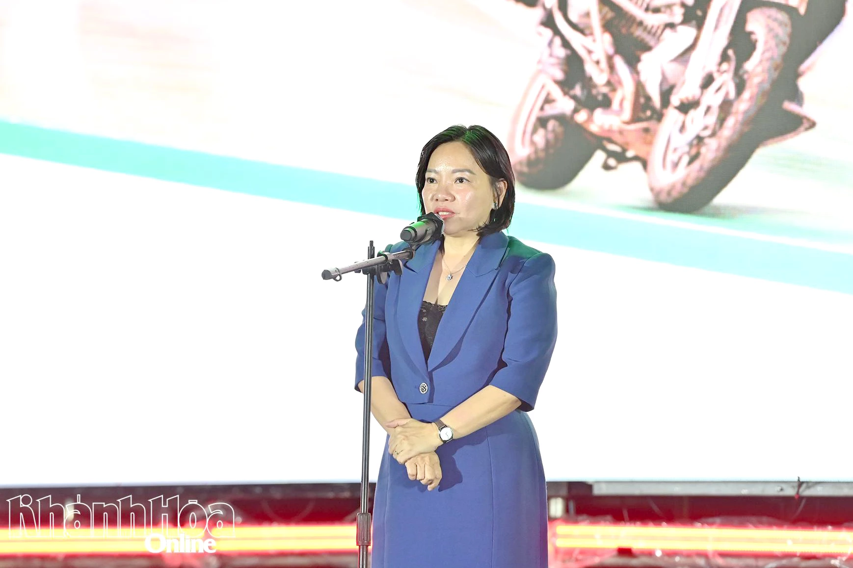 Bà Thái Thị Lệ Hằng - Giám đốc Sở Văn hóa, Thể thao và Du lịch phát biểu bế mạc lễ hội.