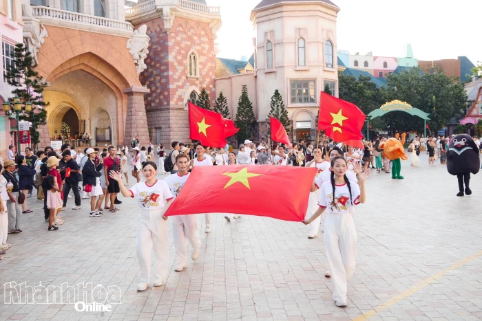 Tourism set as key economic sector in Khanh Hoa