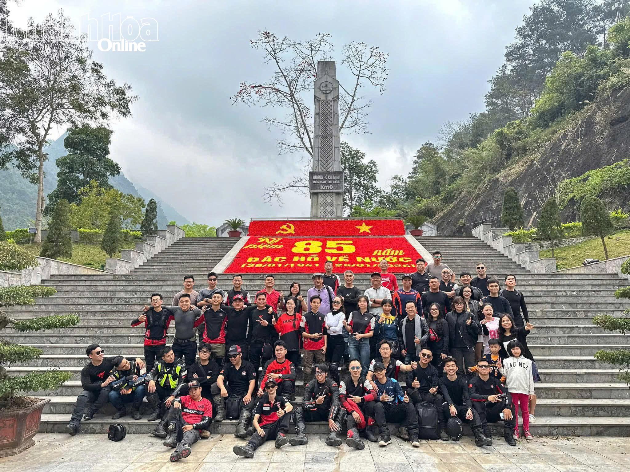 Các thành viên của Ducati Official Club HaNoi.