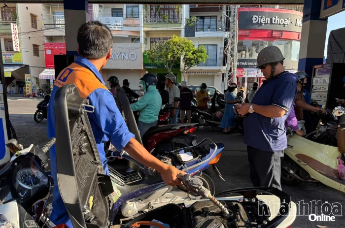 Giá xăng, dầu được điều chỉnh 