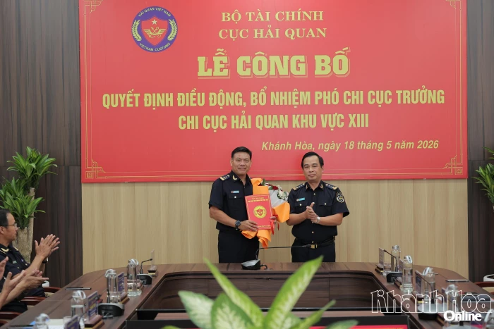 Ông Trần Văn Anh giữ chức Phó Chi cục trưởng Chi cục Hải quan khu vực XIII