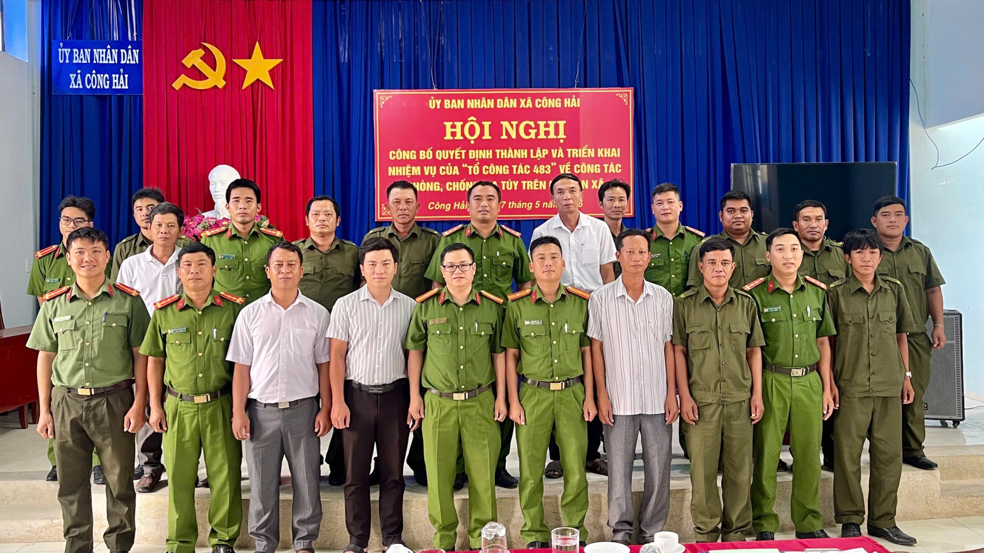 Tổ công tác 483 xã Công Hải ra mắt tại hội nghị.