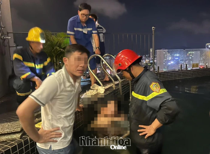 Kịp thời cứu du khách 6 tuổi bị kẹt tay trong ống thoát nước bể bơi