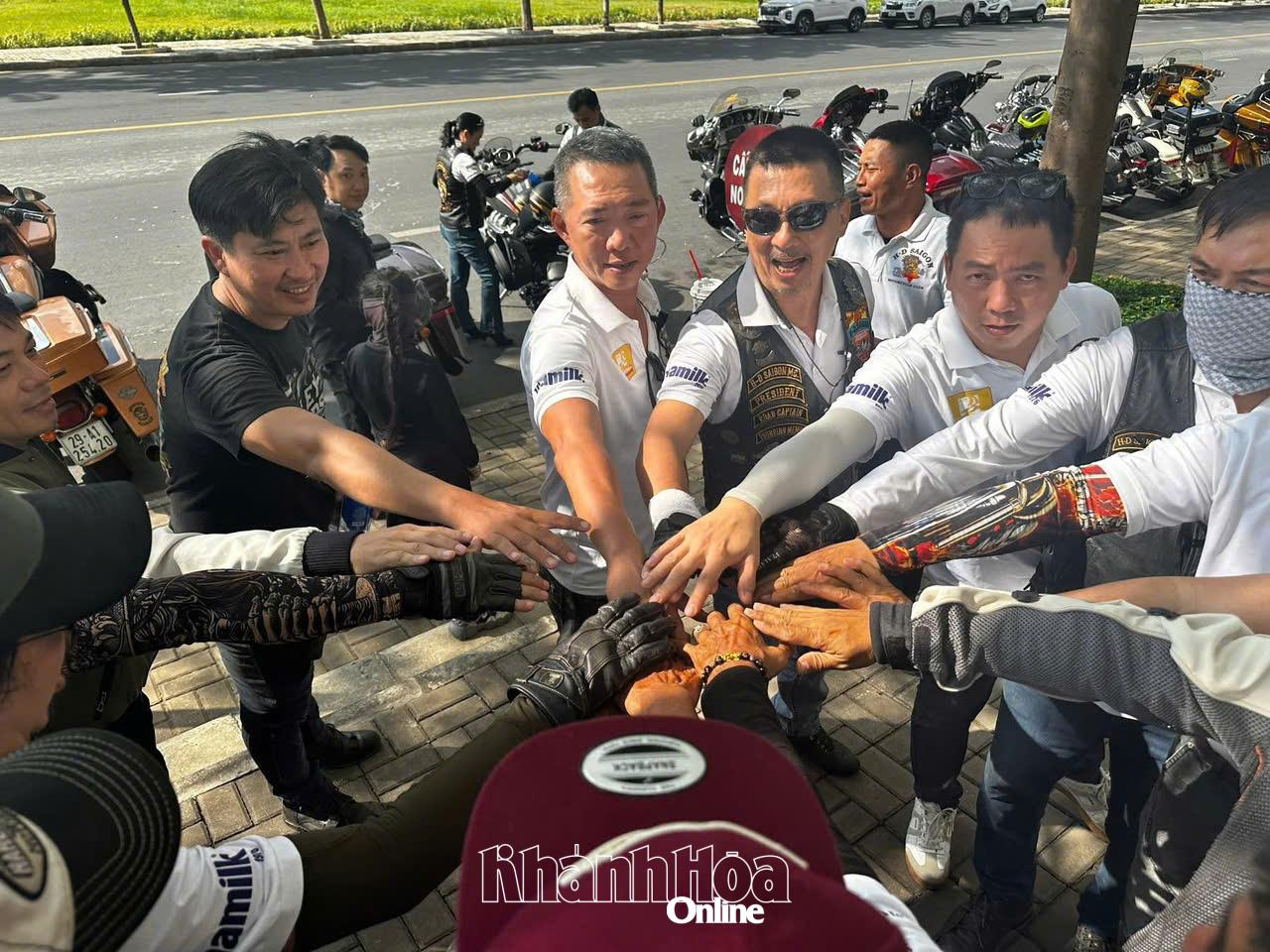 Các thành viên của H-D Saigon Motorcycle Club sẵn sàng tham gia lễ hội.