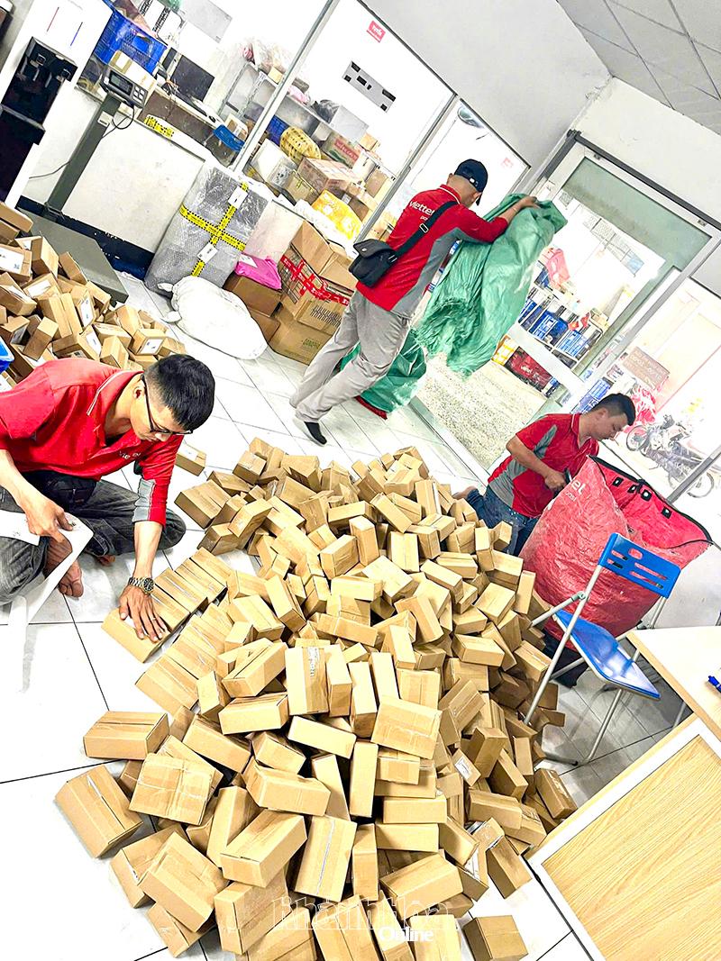 Hệ thống Viettel Post trên địa bàn tỉnh mỗi ngày tiếp nhận và phát hàng chục nghìn đơn hàng.
