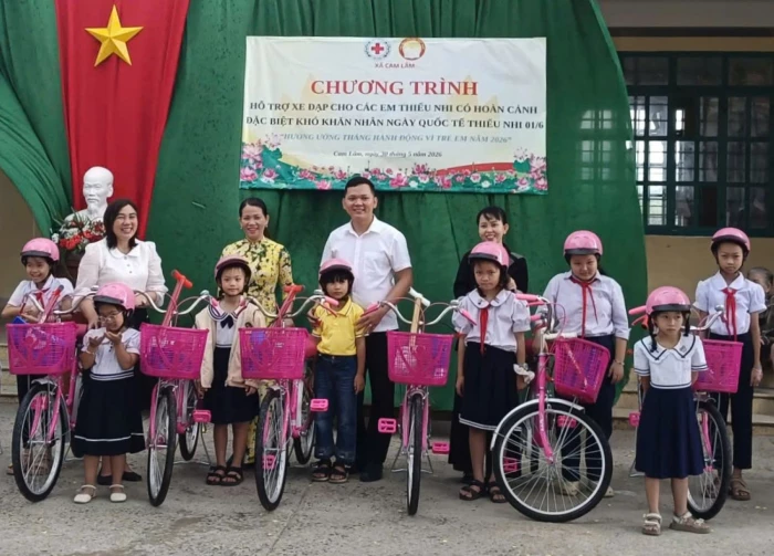 Xã Cam Lâm: Tặng 20 xe đạp cho học sinh có hoàn cảnh đặc biệt khó khăn