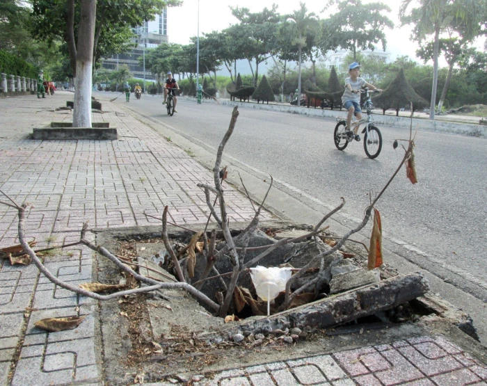 Hố ga bị vỡ nắp đậy