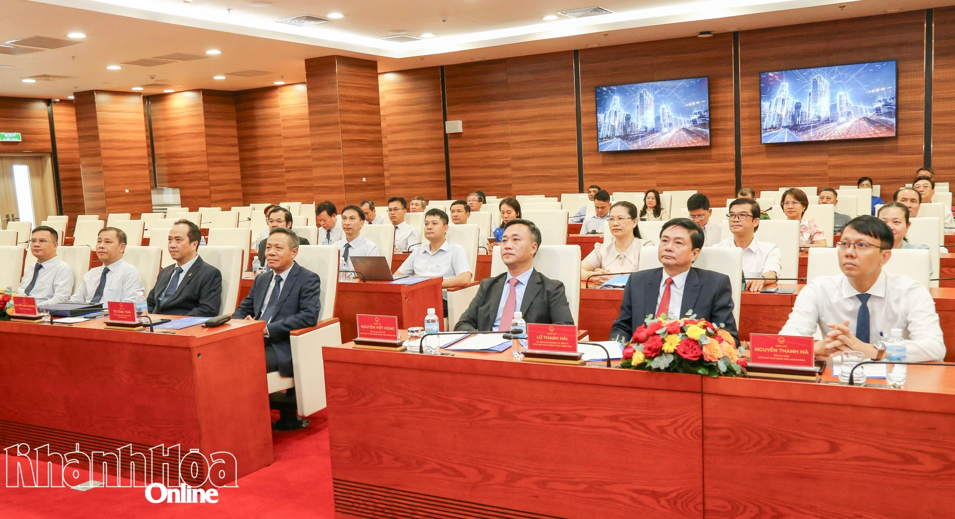 Các đồng chí lãnh đạo tỉnh, lãnh đạo Tập đoàn VNPT và các địa biểu tham dự lễ ký kết