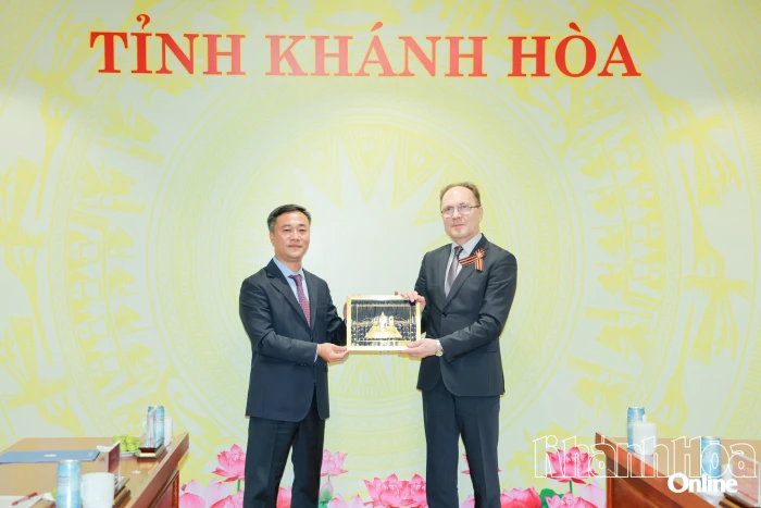 Chủ tịch UBND tỉnh Khánh Hòa Nguyễn Việt Hùng tiếp Đại sứ đặc mệnh toàn quyền Liên bang Nga tại Việt Nam