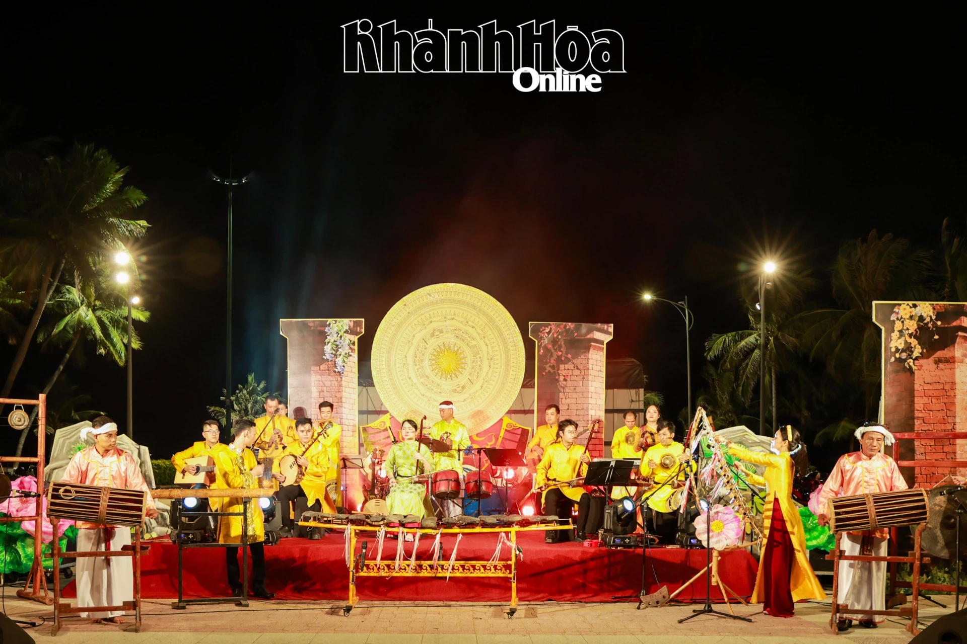 Tiết mục hòa tấu nhạc cụ dân tộc “Pô Nagar huyền thoại”.
