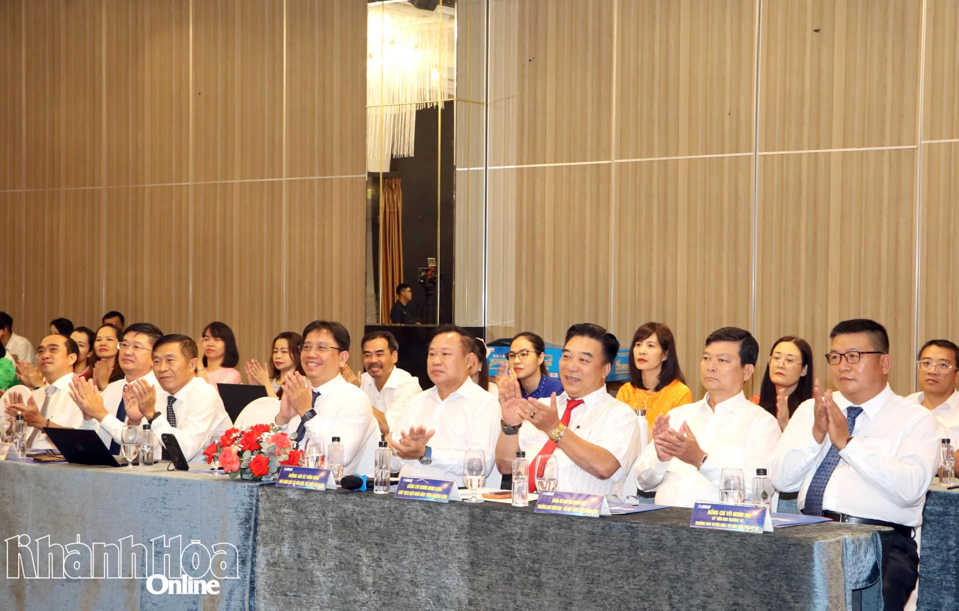 Các đại biểu tham dự buổi tọa đàm. 