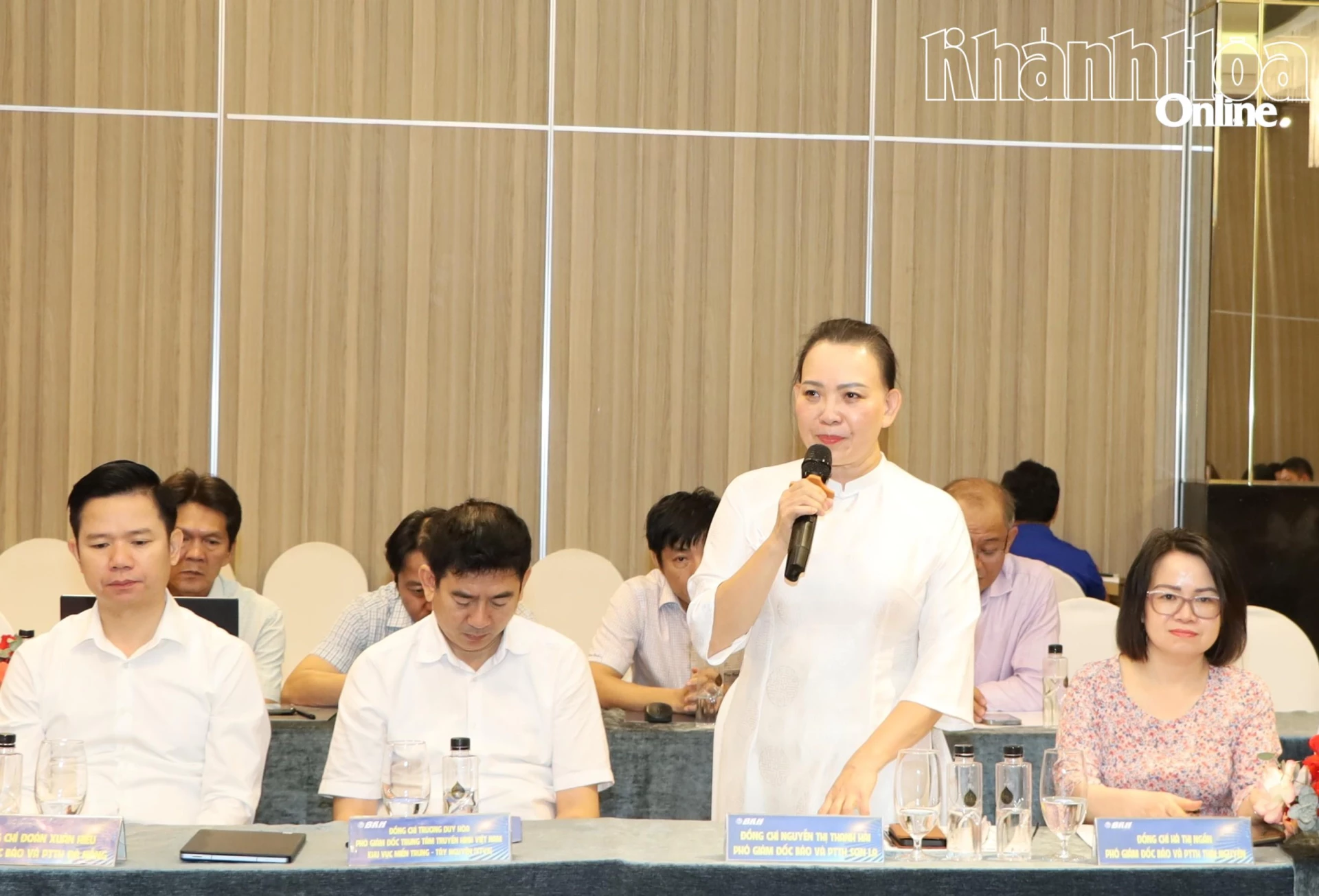 Bà Nguyễn Thị Thanh Hải - Phó Giám đốc Báo và Phát thanh, Truyền hình Sơn La phát biểu tại tọa đàm.