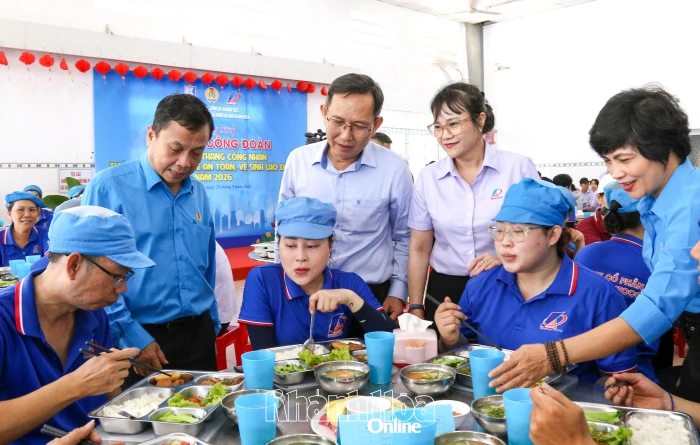 Ấm áp "Bữa cơm công đoàn" tại Công ty Cổ phần In bao bì Khatoco