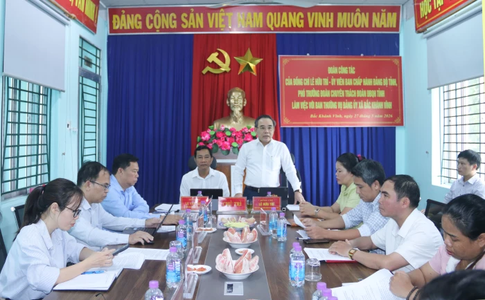 Phó Trưởng đoàn chuyên trách Đoàn Đại biểu Quốc hội tỉnh Lê Hữu Trí làm việc với Ban Thường vụ Đảng ủy xã Bắc Khánh Vĩnh