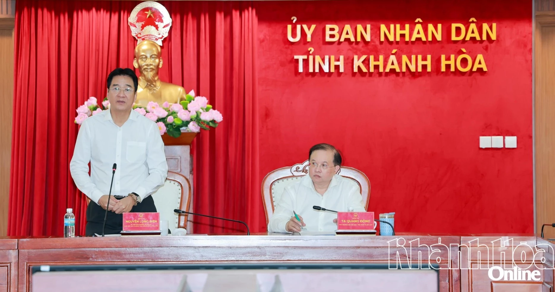 Đồng chí Nguyễn Long Biên phát biểu tại cuộc họp.