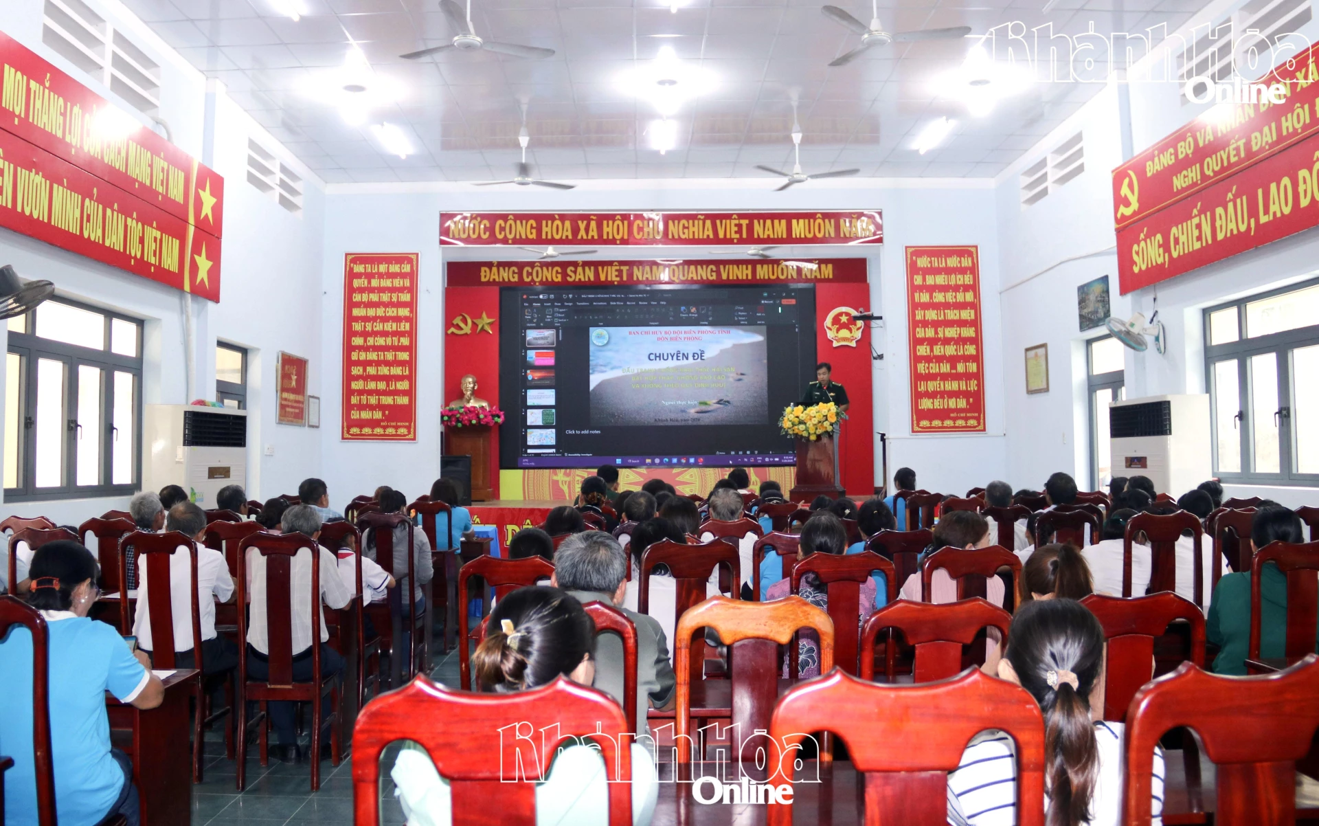 Tuyên truyền các nội dung về biển, đảo cho phụ nữ, cựu chiến binh, học sinh, người dân.