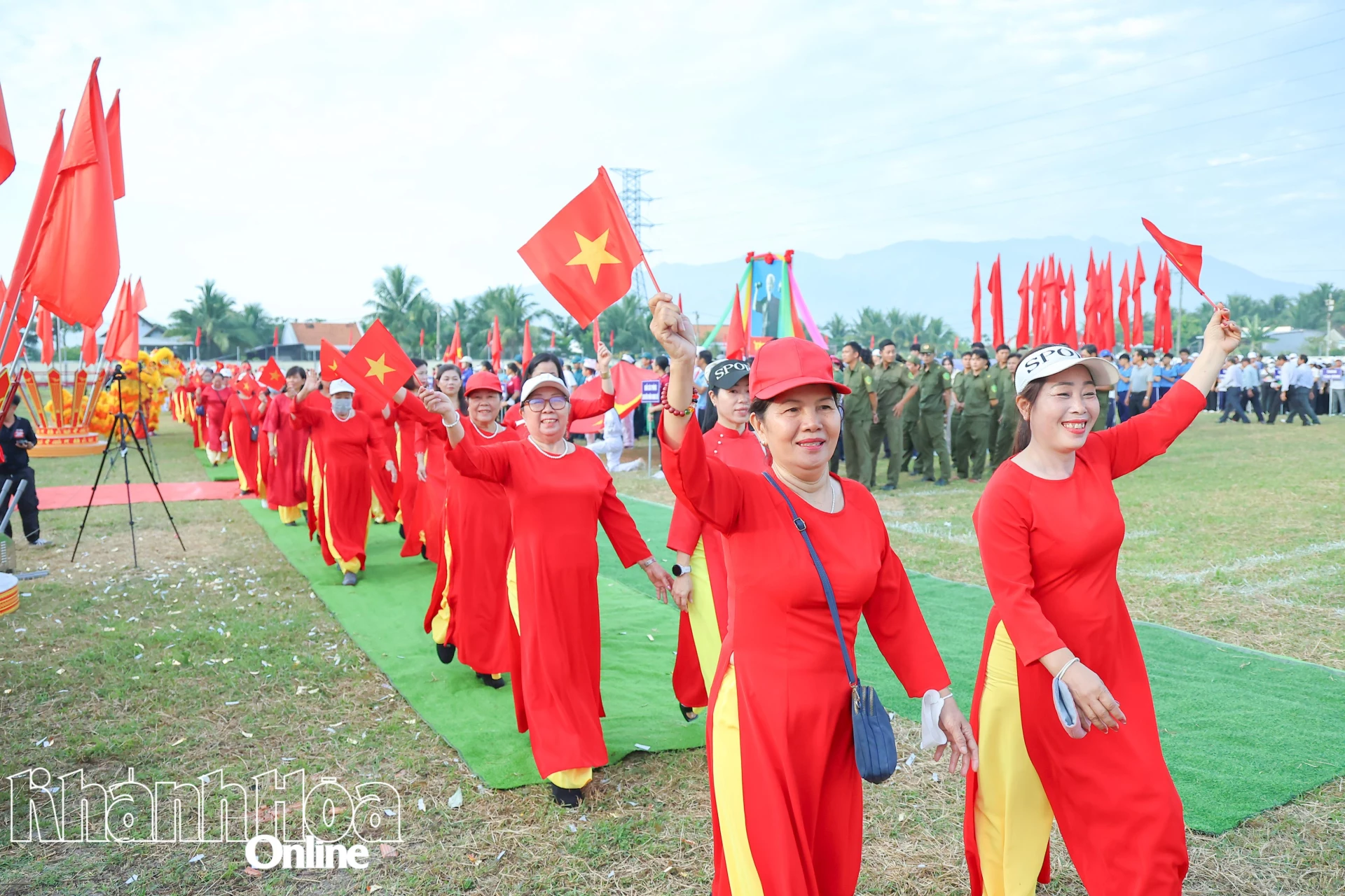 Thành viên Câu lạc bộ dưỡng sinh liên tham gia diễu hành biểu dương lực lượng.