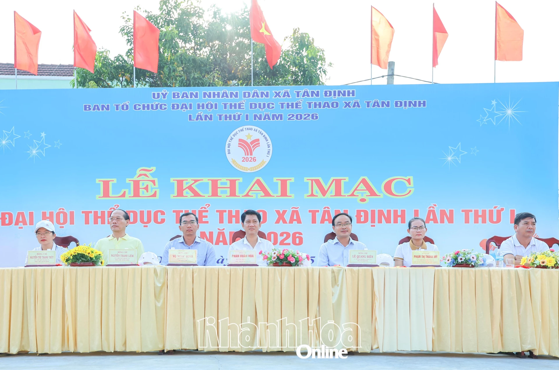 Lãnh đạo xã Tân Định dự lễ khai mạc Đại hội Thể dục thể thao.