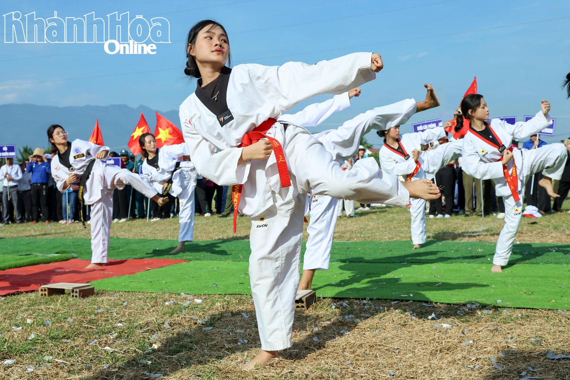 Màn trình diễn võ taekwondo của các vận động viên.


