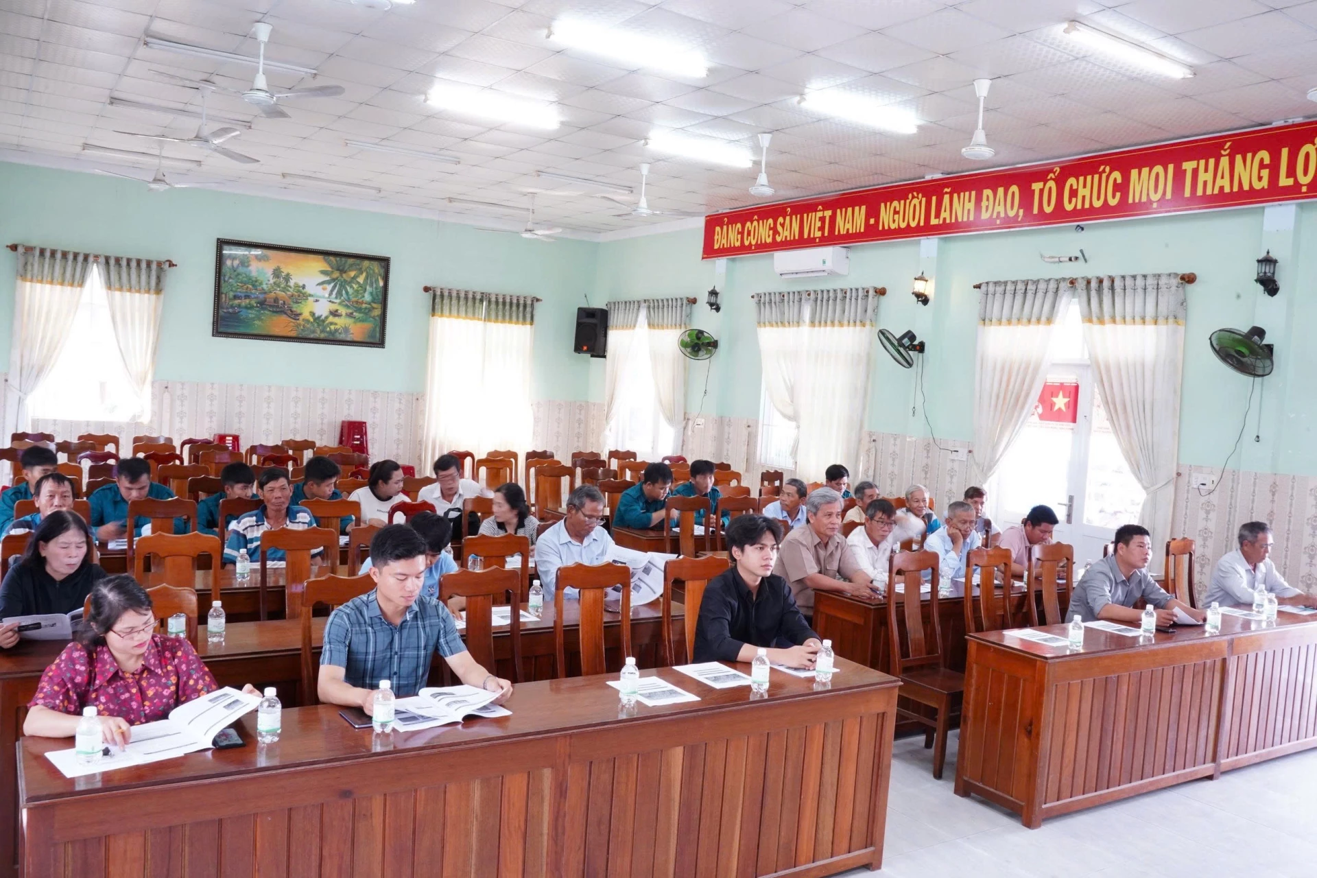 Đại biểu và hội viên nông dân tham gia tập huấn.