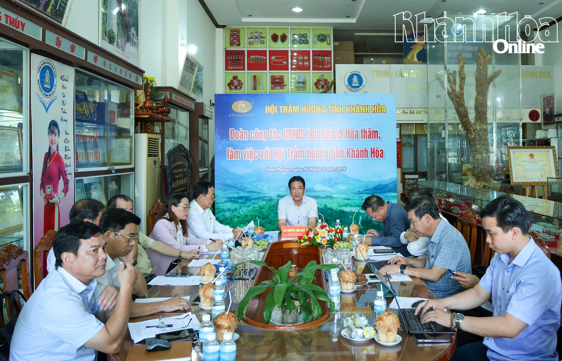 Quang cảnh buổi làm việc.
