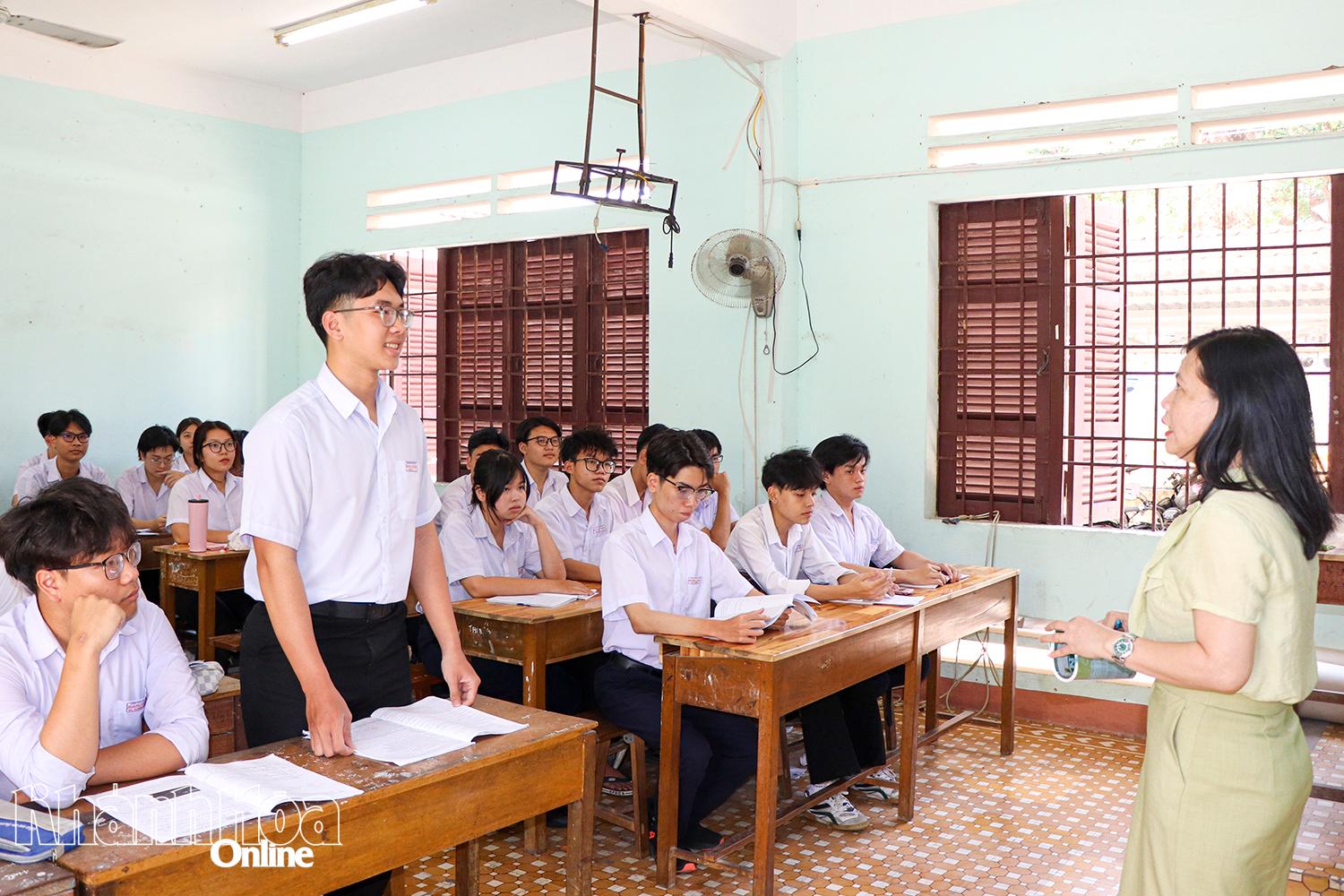 Học sinh trường THPT Hoàng Văn Thụ (phường Bắc Nha Trang).