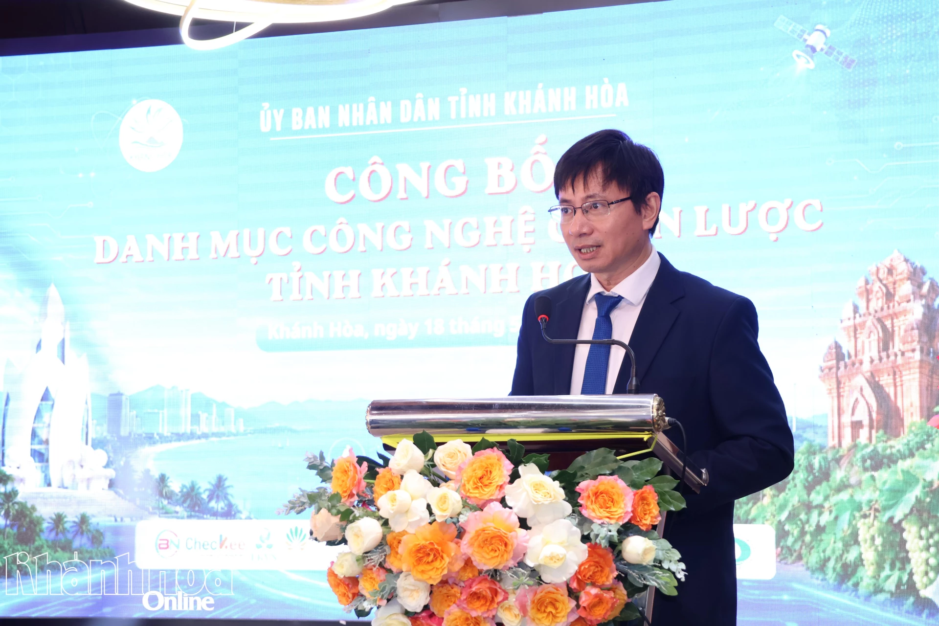 Ông Phạm Quốc Hoàn - Giám đốc Sở Khoa học và Công nghệ công bố Danh mục công nghệ chiến lược tỉnh Khánh Hòa.