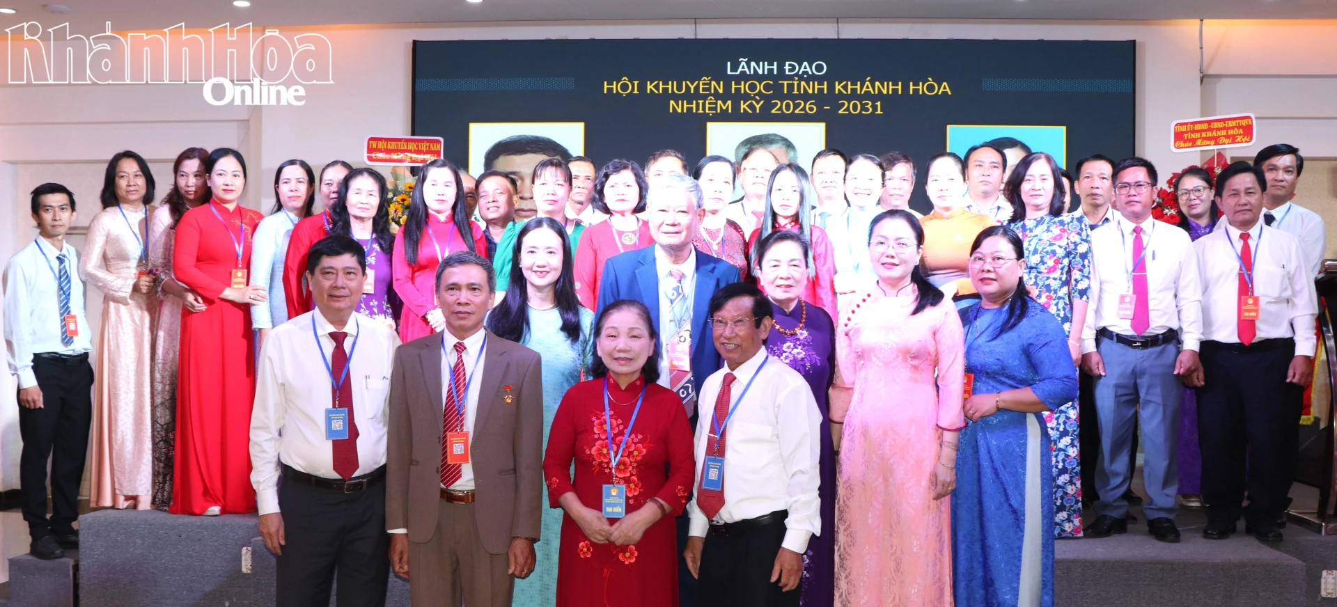 Các đại biểu chụp ảnh lưu niệm cùng Ban chấp hành Hội Khuyến học tỉnh nhiệm kỳ 2026-2031.