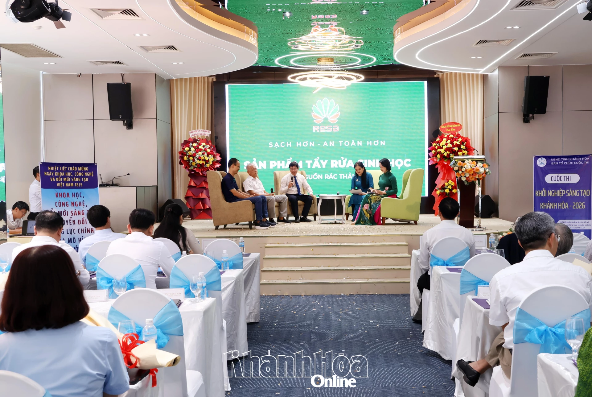 Chương trình giao lưu với chủ đề Từ đam mê khoa học, kỹ thuật đến hành trình sáng tạo và thương mại hóa sản phẩm công nghệ”.