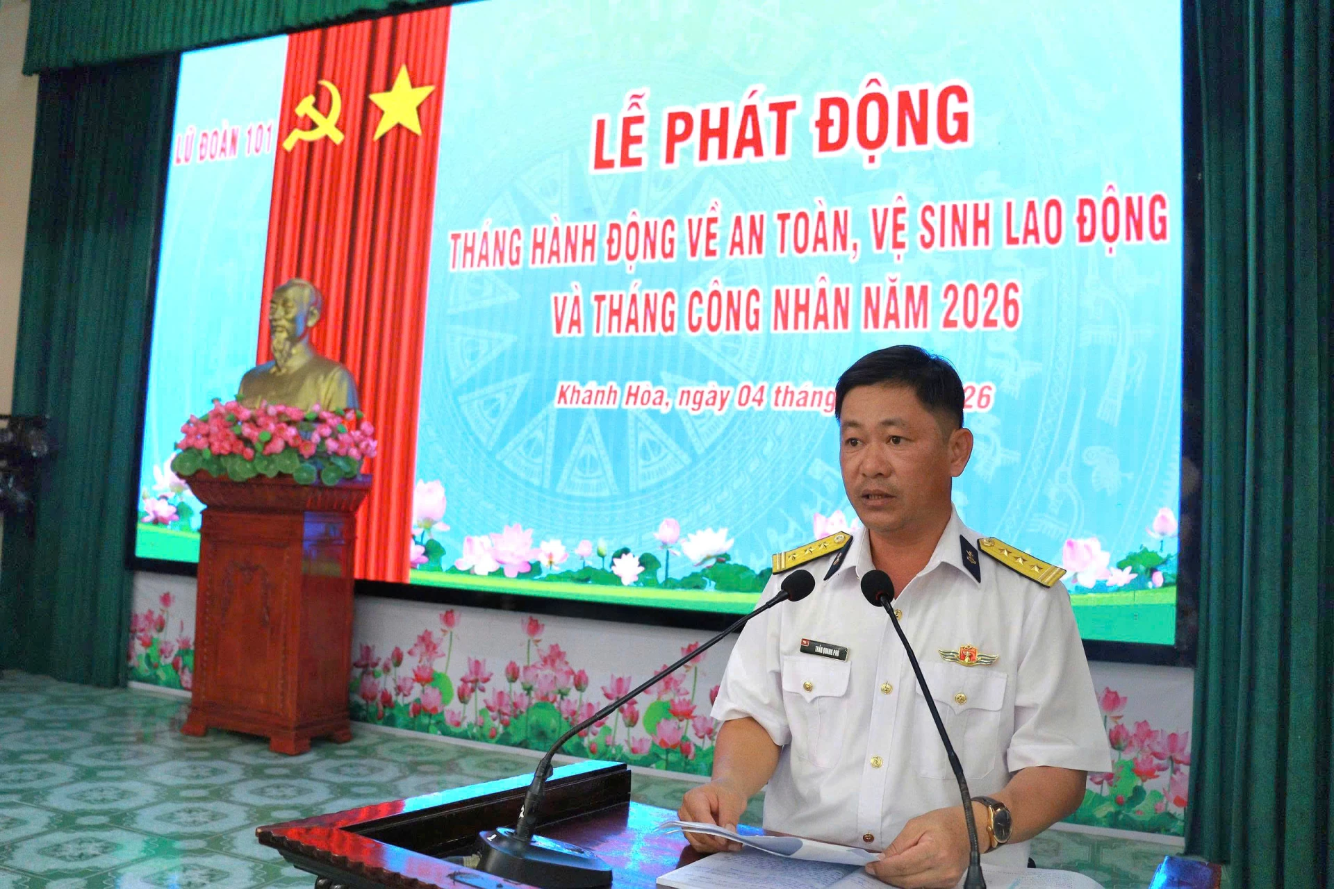 Thượng tá Trần Quang Phú chủ trì phát động.