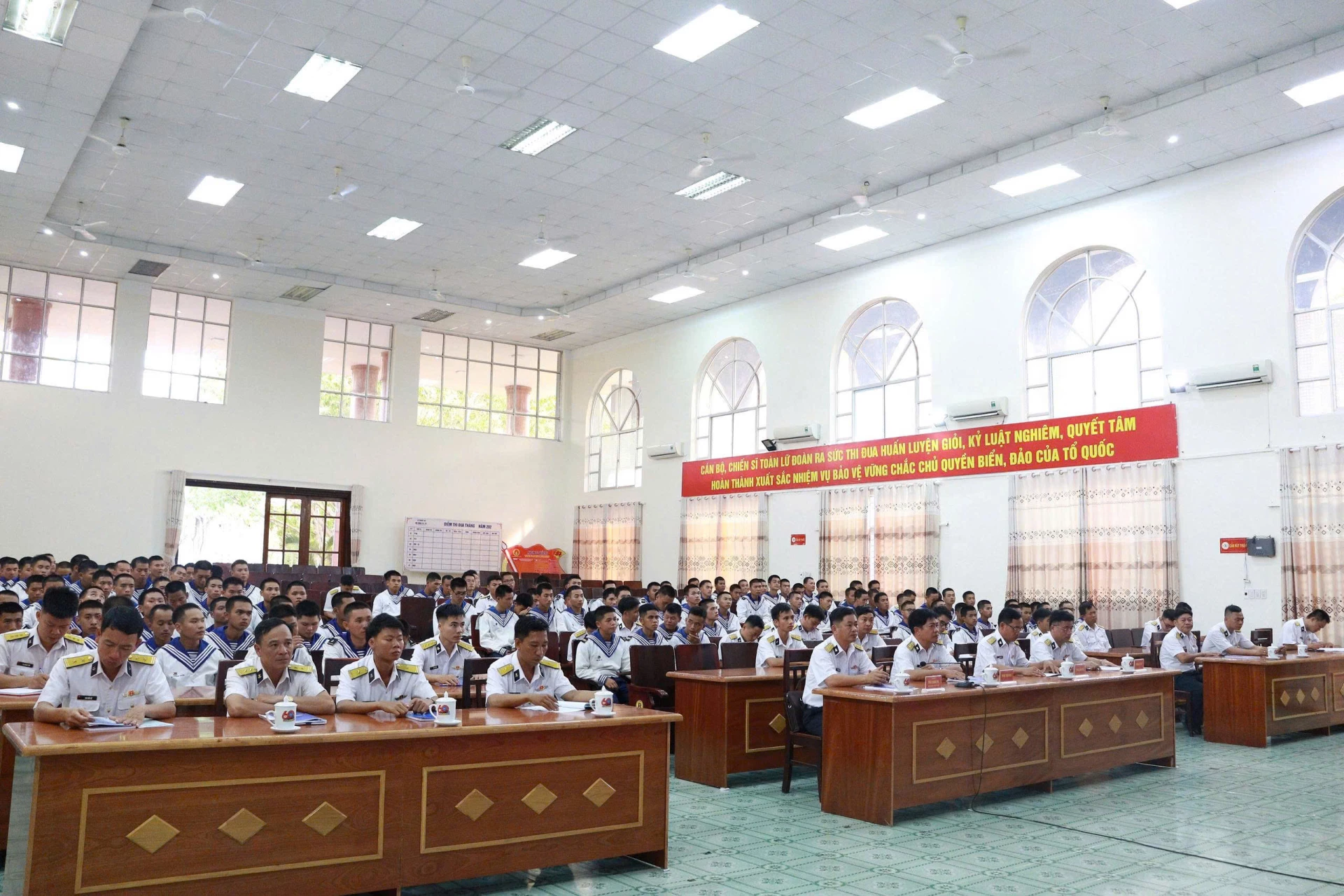Quang cảnh lễ phát động.