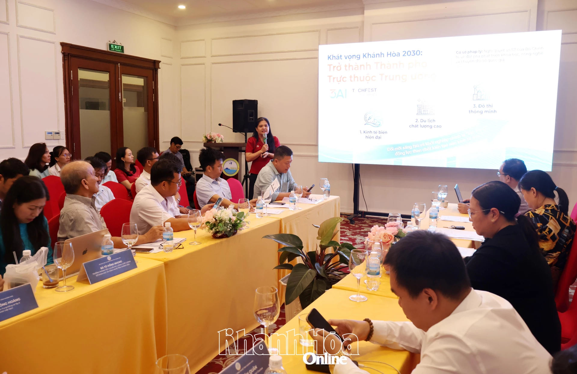 Tiến sĩ Phạm Thị Hồng Phượng trình bày tham luận tại hội thảo.